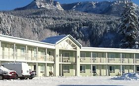 Ponderosa Motor Inn Golden Bc